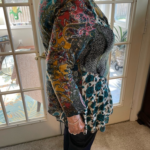 Tunic top with texture and style - Picture 2 of 7